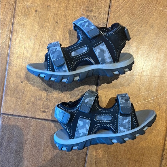 Kids Camouflage Sandals - Picture 3 of 4